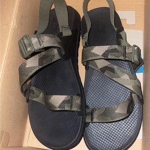 Nwt men’s size 12 Camo Chacos